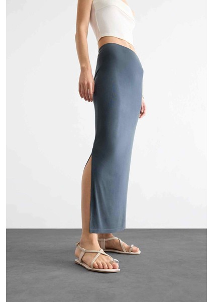 Slim Fit Dar Kesim Yırtmaçlı Midi Etek F8335AX25SM
