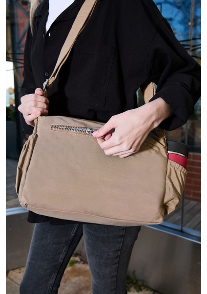 Kadın Suya Dayanıklı Krinkıl Kumaş Çok Gözlü Ayarlanabilir Bej Çapraz Askılı Omuz Çantası fırsatları