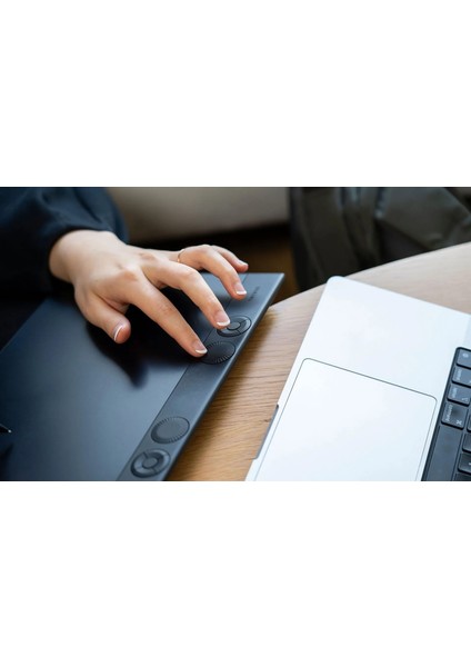 Intuos Pro Medium PTK670K0B fırsatları