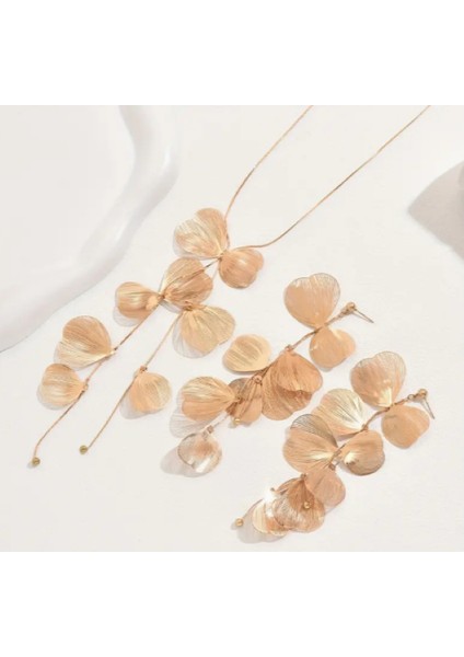 Doğal Yaprak Esintili Gold Takı Seti – Uzun Kolye & Sallantılı Küpe modelleri