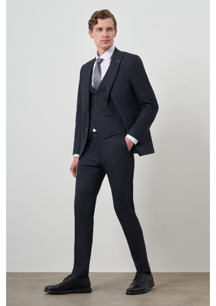 Erkek Lacivert Trend Yelekli Slim Fit Sivri Yaka Takım Elbise