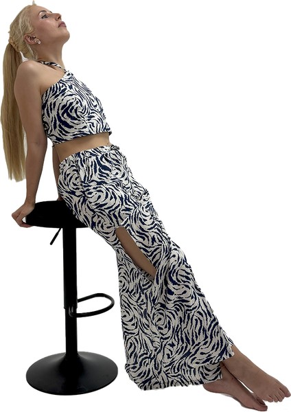 Kadınlar Için Mavi Beyaz Zebra Desenli Yırtmaçlı Pantolon - Crop Takım indirimleri