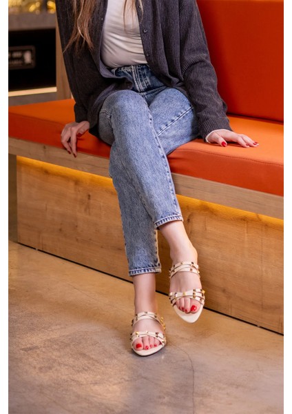 (Park Moda) Trok Detaylı Kısa Geniş Topuklu Günlük Kadın Terlik Bej fırsatları