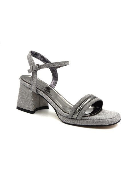 Tek Bant Tokalı Kalın Topuklu Kadın Ayakkabı Platin
