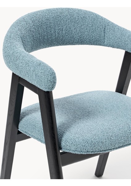 Nik Kollu Sandalye – Koyu Meşe Gövde, Yumuşak Off White Döşeme, Dinamik ve Modern Tasarım