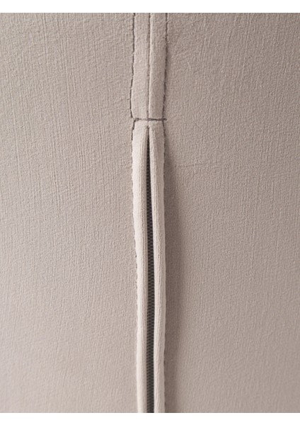 Luisa Döşemeli Sandalye Seti (2’li) – Taupe & Bej Kumaş, Siyah Metal Ayaklı