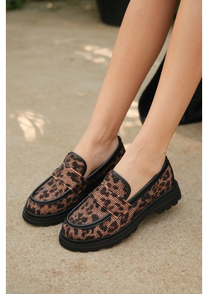 Poli Hafif Taban Damla Taş Detaylı Günlük Kadın Ayakkabı Leopar