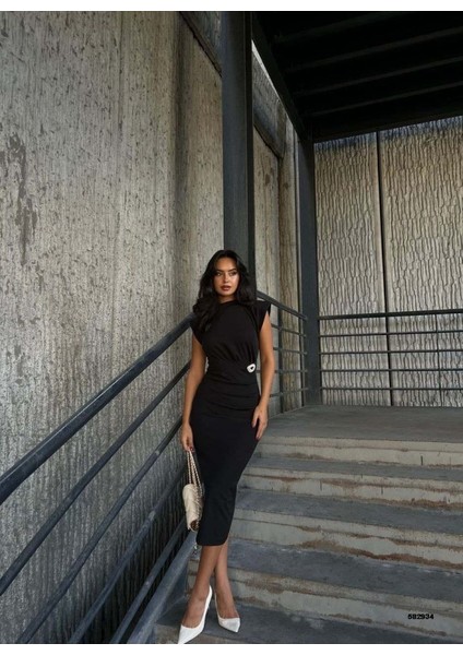 Dik Yaka Omzu Vatkalı Midi Boy Fitted/vücuda Oturan Drapeli Broş Detaylı Elbise Abiye Gece Elbisesi