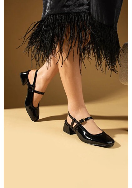 Burnu Kapalı Alçak Kalın Topuklu Kadın Ayakkabı Siyah