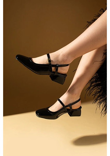 Burnu Kapalı Alçak Kalın Topuklu Kadın Ayakkabı Siyah modelleri