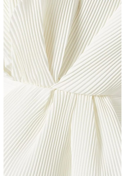 Sageston Pileli Gown, Beyaz Minimal ve Şık Abiye Elbise
