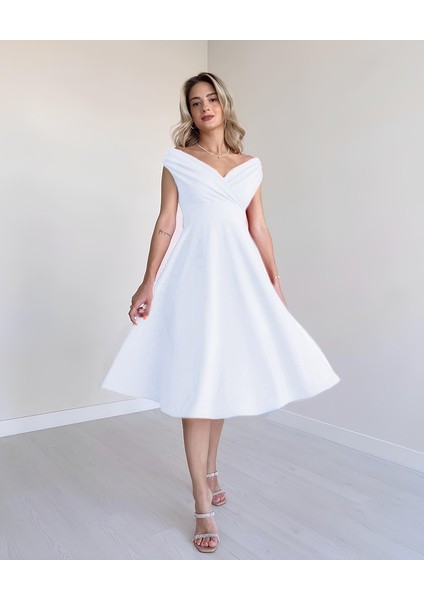 Kruvaze Yaka Midi Boy Beyaz Düşük Omuzlu Eteği Volanlı Kloş Çan Modeli Elbise Nişan Nikah Dış Çekim