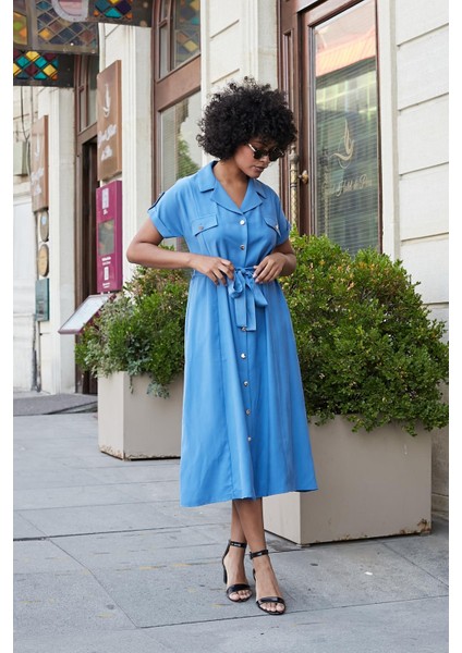 Kadın Ipeksi Modal Kumaş Yakalı Düşük Omuzlu Apoletli Yan Cepli Kemerli Diz Altı Boy Uzun Elbise-Indigo modelleri