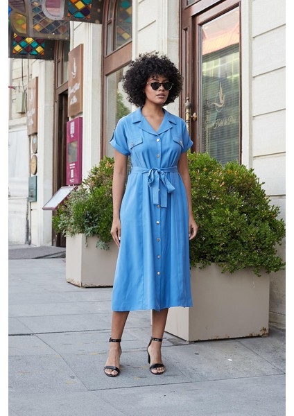 Kadın Ipeksi Modal Kumaş Yakalı Düşük Omuzlu Apoletli Yan Cepli Kemerli Diz Altı Boy Uzun Elbise-Indigo fırsatları