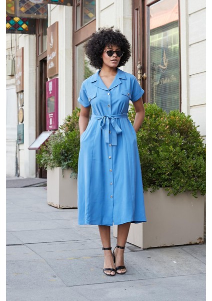 Kadın Ipeksi Modal Kumaş Yakalı Düşük Omuzlu Apoletli Yan Cepli Kemerli Diz Altı Boy Uzun Elbise-Indigo indirimleri