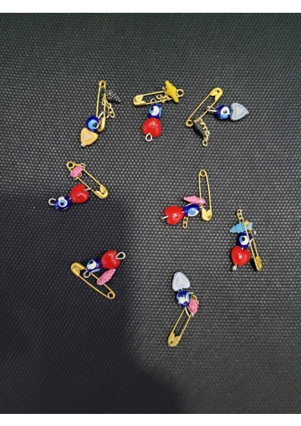 Minik Figürlü Çengelli Iğne Üzerine Nazar Boncuklu Renkli Süs – Rastgele 1 Adet