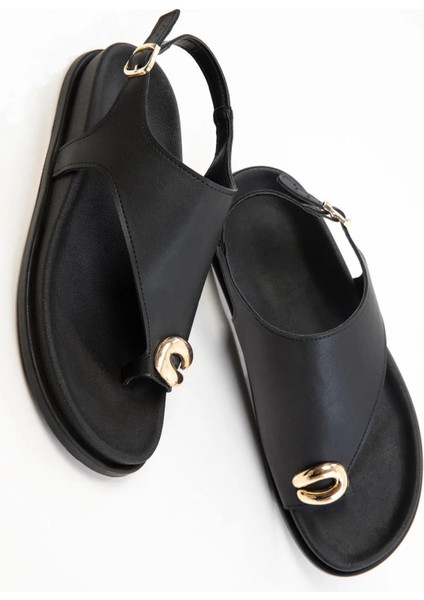 Kalyos Baş Parmak Düğme Detaylı Kadın Sandalet Siyah fırsatları