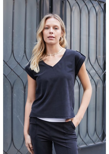 Kadın Modal Ipeksi Likralı Kumaş V Yaka Duble Kollu Apoletli Yanları Yırtmaçlı T-Shirt Bluz-Siyah fırsatları