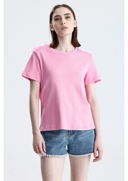 Pembe Regular Fit Basic Kadın T-Shirt %100 Pamuk Yırtmaçlı Kısa Kol Bisiklet Yaka Düz Renk