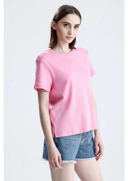 Pembe Regular Fit Basic Kadın T-Shirt %100 Pamuk Yırtmaçlı Kısa Kol Bisiklet Yaka Düz Renk fırsatları