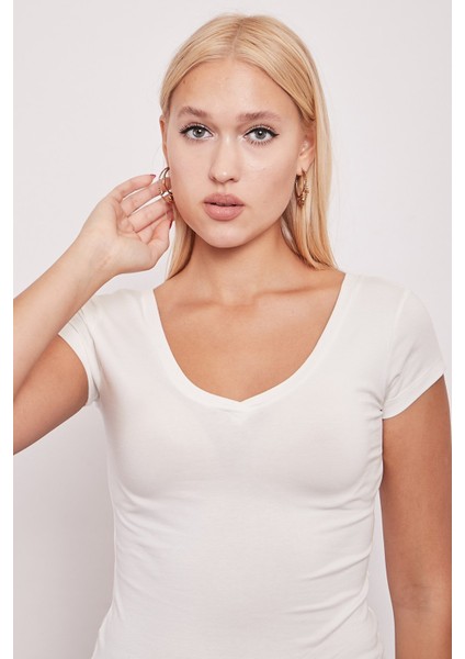 Ön-Arka V Kısa Kol Body -Krem modelleri