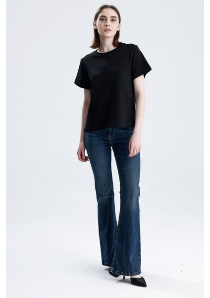 Siyah Regular Fit Basic Kadın T-Shirt %100 Pamuk Yırtmaçlı Kısa Kol Bisiklet Yaka Düz Renk modelleri