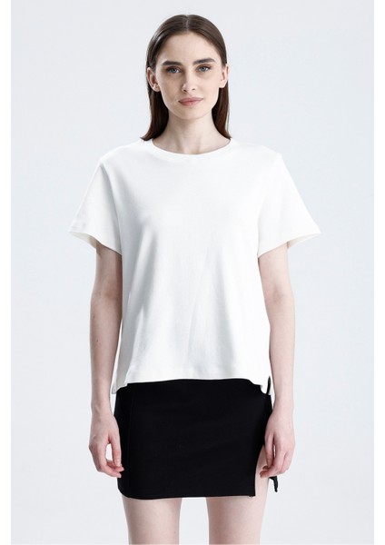 Beyaz Regular Fit Basic Kadın T-Shirt %100 Pamuk Yırtmaçlı Kısa Kol Bisiklet Yaka Düz Renk modelleri