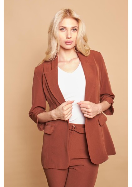 Yakalı Tek Düğmeli Kapri Kollu Kolu Yırtmaçlı Hafif Likralı Kumaş Blazer Ofis Ceket-Koyu Taba modelleri