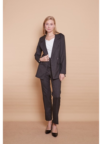 Rahat Kesim Yakalı Cep Kapaklı Kolları Düğmeli Pamuklu Kumaş Uzun Blazer Ceket-Antrasit