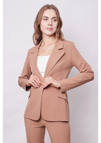 Kadın Yakalı Cep Kapaklı Tek Düğme Hafif Lirkalı Kumaş Blazer Ofis Ceket(Pantolon Kodu Jument 40082)-CAMEL modelleri
