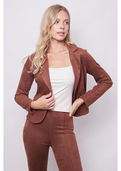 Kadın Kadife Likralı Yumuşak Dokulu Flato Cepli Uzun Kol Düğmeli Blazer Mono Ceket-Fındık Kabuğu