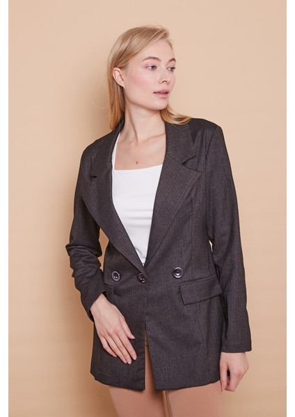 Rahat Kesim Yakalı Cep Kapaklı Kolları Düğmeli Pamuklu Kumaş Uzun Blazer Ceket-Antrasit fırsatları