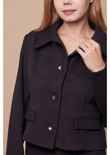 Kadın Likralı Kaşe Kumaş Yakalı Cep Kapaklı Uzun Kol Düğmeli Kısa Blazer Ceket Kaban-Siyah indirimleri