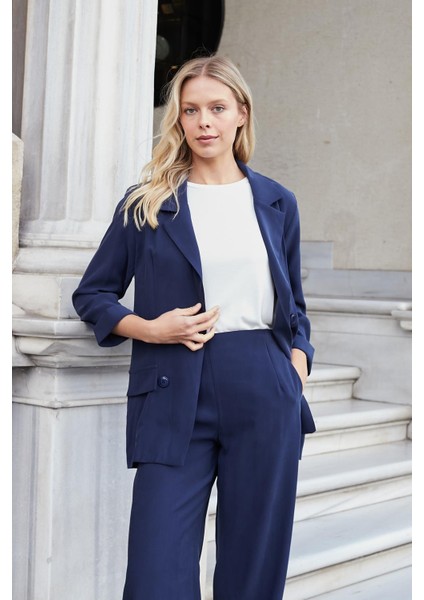 Kadın Ipeksi Dokulu Modal Kumaş Yakalı Cep Kapaklı Oversize Salaş Blazer Ceket-Lacivert