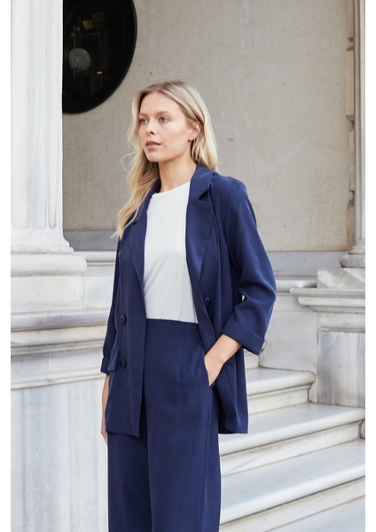 Kadın Ipeksi Dokulu Modal Kumaş Yakalı Cep Kapaklı Oversize Salaş Blazer Ceket-Lacivert modelleri