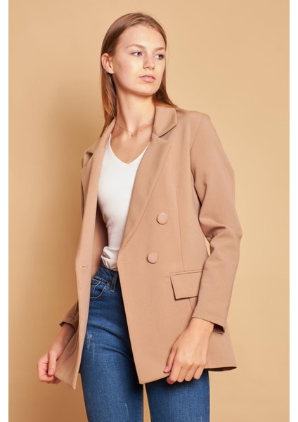 Kadın Düğme Detaylı Uzun Kol Şık Ofis Süs Cep Kapaklı Kumaş Blazer Ceket -Bej modelleri