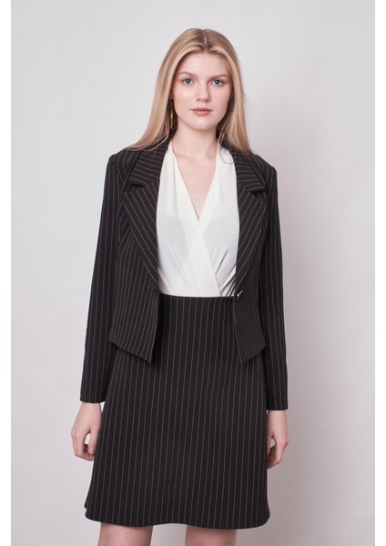 Kadın Çizgili Yakalı Uzun Kol Hafif Likralı Kumaş Kısa Blazer Ceket-Siyah Çizgi fiyatları