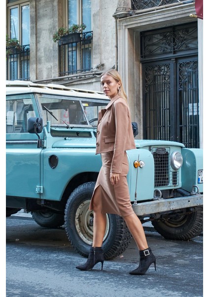 Kadın Likralı Kaşe Kumaş Yakalı Cep Kapaklı Uzun Kol Düğmeli Kısa Blazer Ceket Kaban-Camel fiyatları