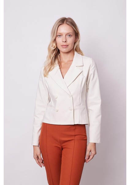 Kadın Yakalı Flato Cepli Uzun Kol Kruvaze Anvelop Hafif Likralı Kumaş Blazer Ceket-Krem