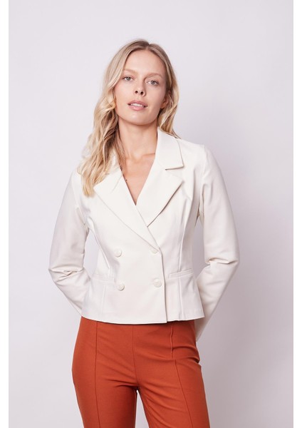 Kadın Yakalı Flato Cepli Uzun Kol Kruvaze Anvelop Hafif Likralı Kumaş Blazer Ceket-Krem fiyatları