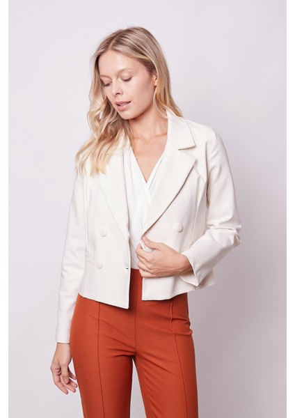 Kadın Yakalı Flato Cepli Uzun Kol Kruvaze Anvelop Hafif Likralı Kumaş Blazer Ceket-Krem fırsatları