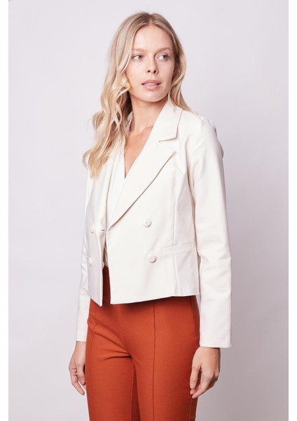 Kadın Yakalı Flato Cepli Uzun Kol Kruvaze Anvelop Hafif Likralı Kumaş Blazer Ceket-Krem indirimleri