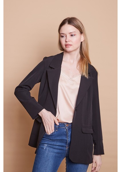 Yakalı Kolu Katlamalı Cep Kapaklı Salaş Boyfriend Oversize Hafif Likralı Kumaş Blazer Ceket-Siyah