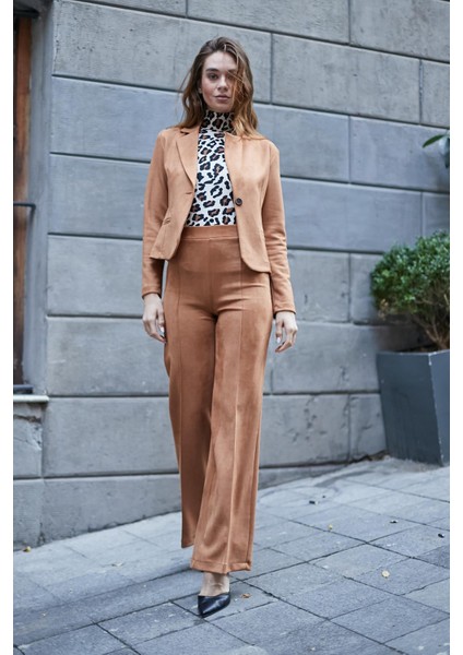 Hafif Likralı Süet Kumaş Flato Cepli Uzun Kol Kısa Blazer Ceket-Camel