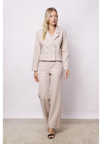 Kadın Yakalı Flato Cepli Uzun Kol Kruvaze Anvelop Hafif Likralı Kumaş Blazer Ceket-Bej