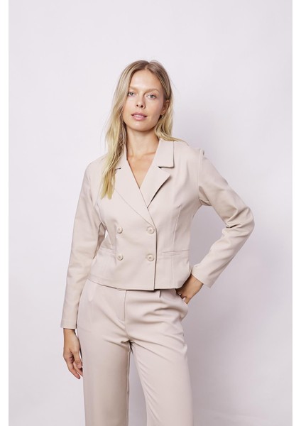 Kadın Yakalı Flato Cepli Uzun Kol Kruvaze Anvelop Hafif Likralı Kumaş Blazer Ceket-Bej fiyatları