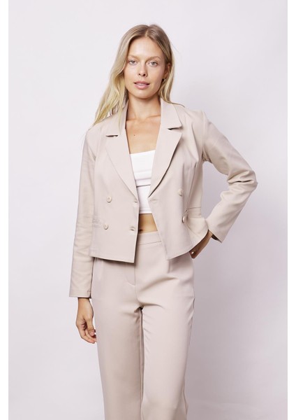 Kadın Yakalı Flato Cepli Uzun Kol Kruvaze Anvelop Hafif Likralı Kumaş Blazer Ceket-Bej fırsatları