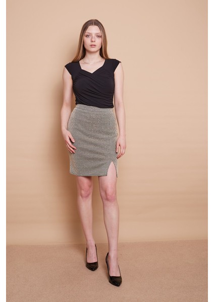 Jakarlı Simli Yüksek Bel Önden Yırtmaçlı Astarlı Kalem Hafif Likralı Etek-Krem