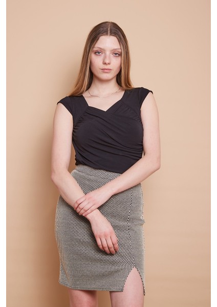 Jakarlı Simli Yüksek Bel Önden Yırtmaçlı Astarlı Kalem Hafif Likralı Etek-Krem fiyatları