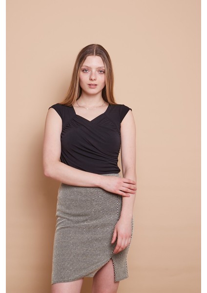 Jakarlı Simli Yüksek Bel Önden Yırtmaçlı Astarlı Kalem Hafif Likralı Etek-Krem modelleri